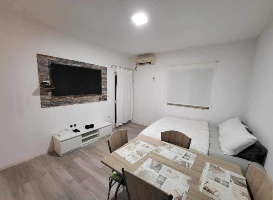APARTMANSKA KUĆA BLIZU MORA