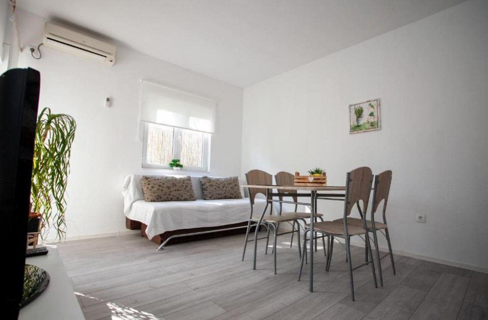 APARTMANSKA KUĆA BLIZU MORA