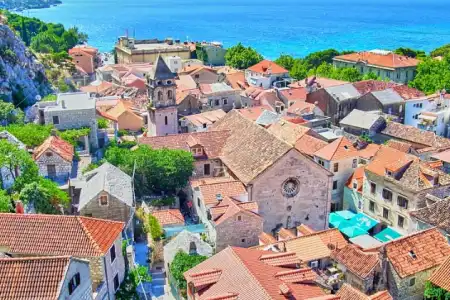 DVOSOBAN STAN U CENTRU OMIŠA