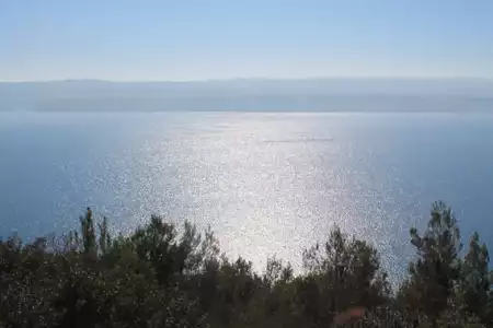 GRAĐEVINSKO ZEMLJIŠTE OMIŠ, STANIĆI
