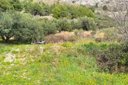GRAĐEVINSKO ZEMLJIŠTE OMIŠ, STANIĆI