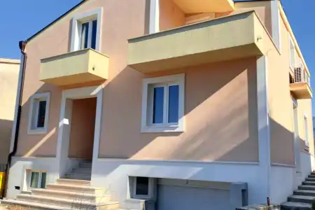 OBITELJSKA KUĆA, ZADVARJE