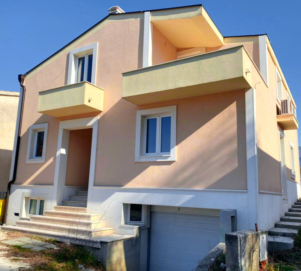 OBITELJSKA KUĆA, ZADVARJE