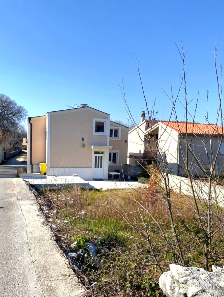 OBITELJSKA KUĆA, ZADVARJE