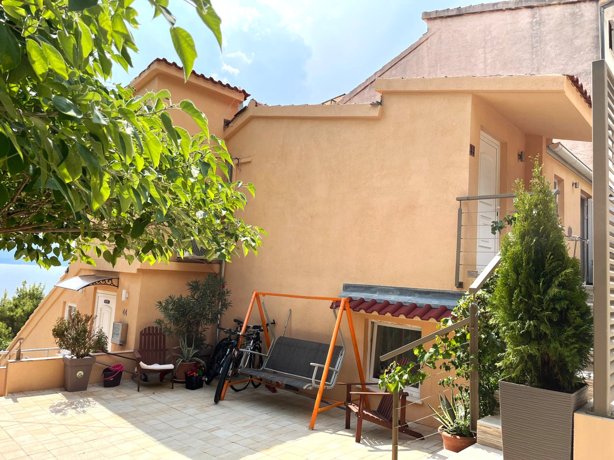 UNIQUELY DECORATED HOUSE WITH A SEA VIEW
