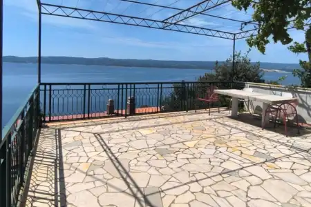 KUĆA BLIZU MORA